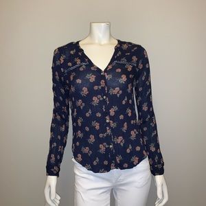 🌸 HOLLISTER LONG SLEEVE BUTTON UP BLOUSE! 🌸